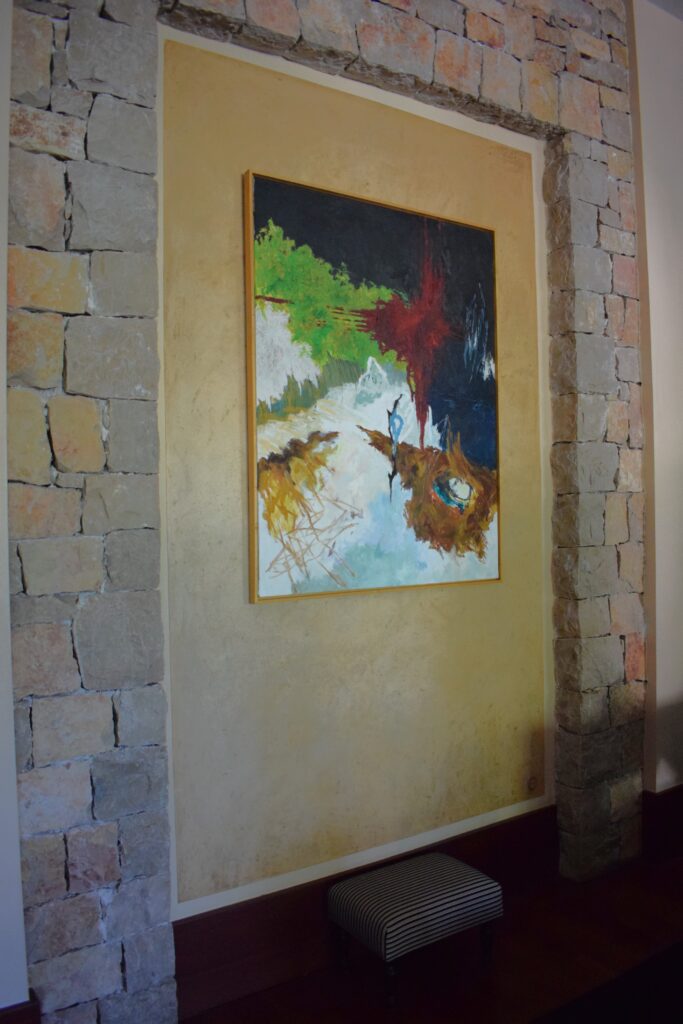 Niche couleur miel du restaurant Faventia à Terre Blanche