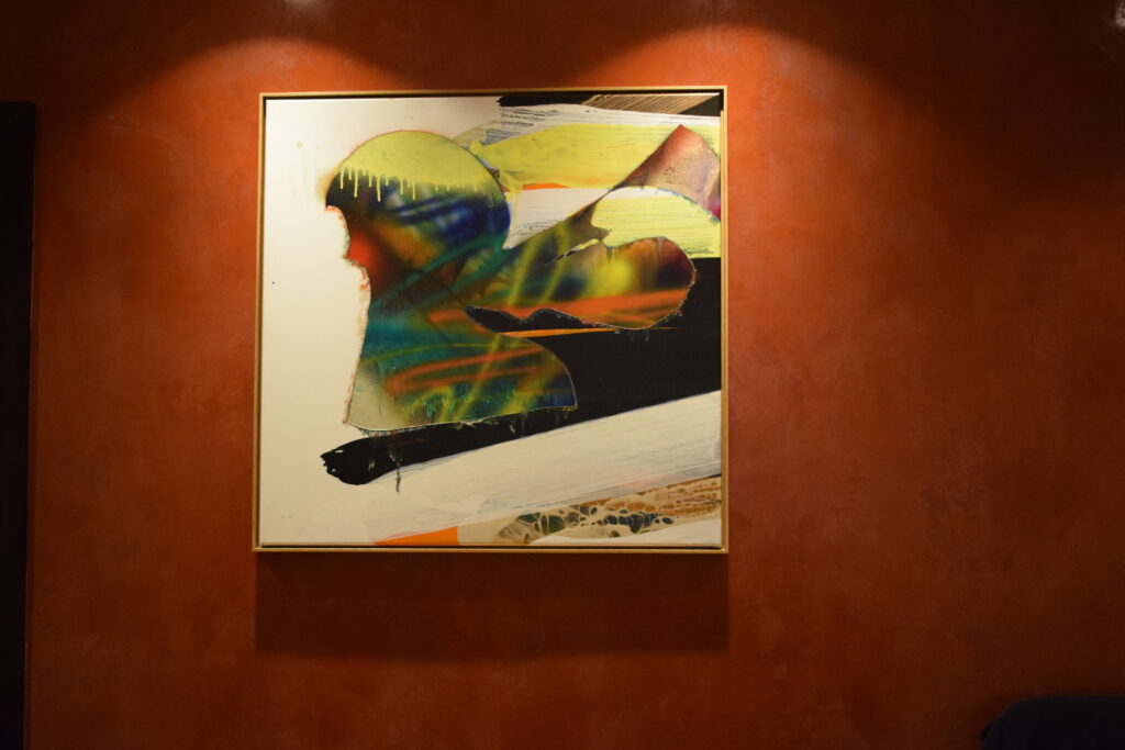 Mur en enduit rouge avec peinture