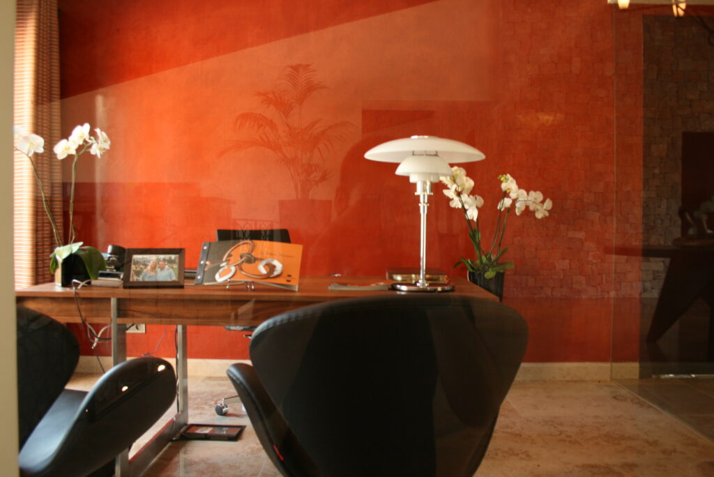 Bureau mur rouge